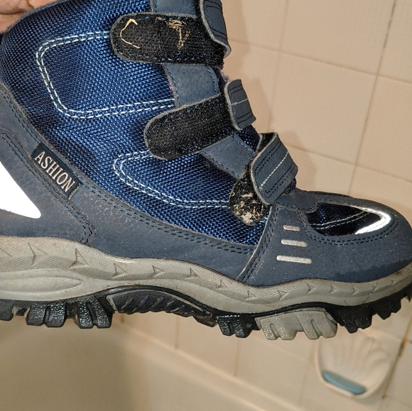 Snow Boots - Picture 2 of 3